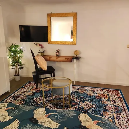 Liz Apartman *
