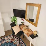 Liz Apartman *
